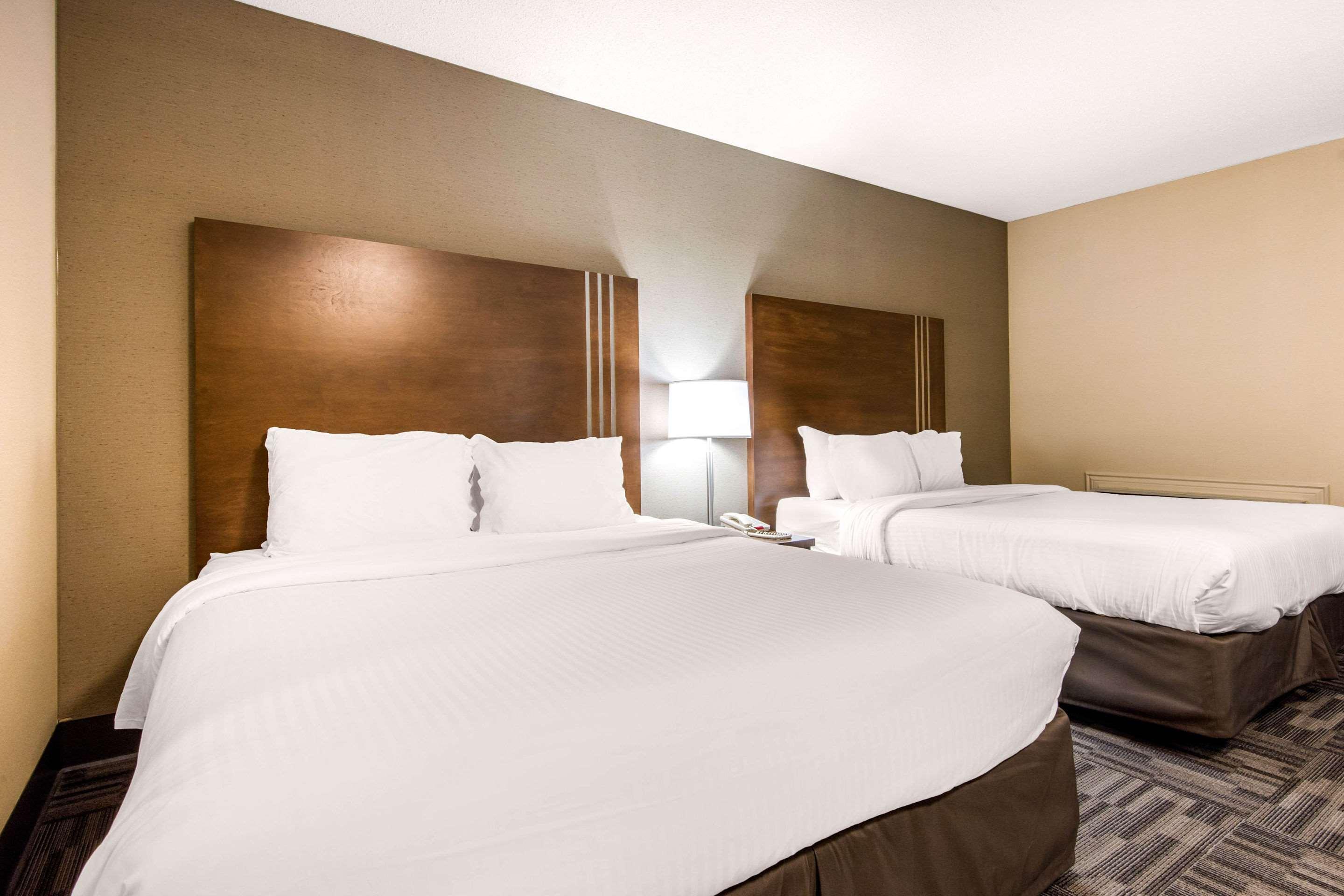 Quality Inn & Conference Centre Orillia Εξωτερικό φωτογραφία