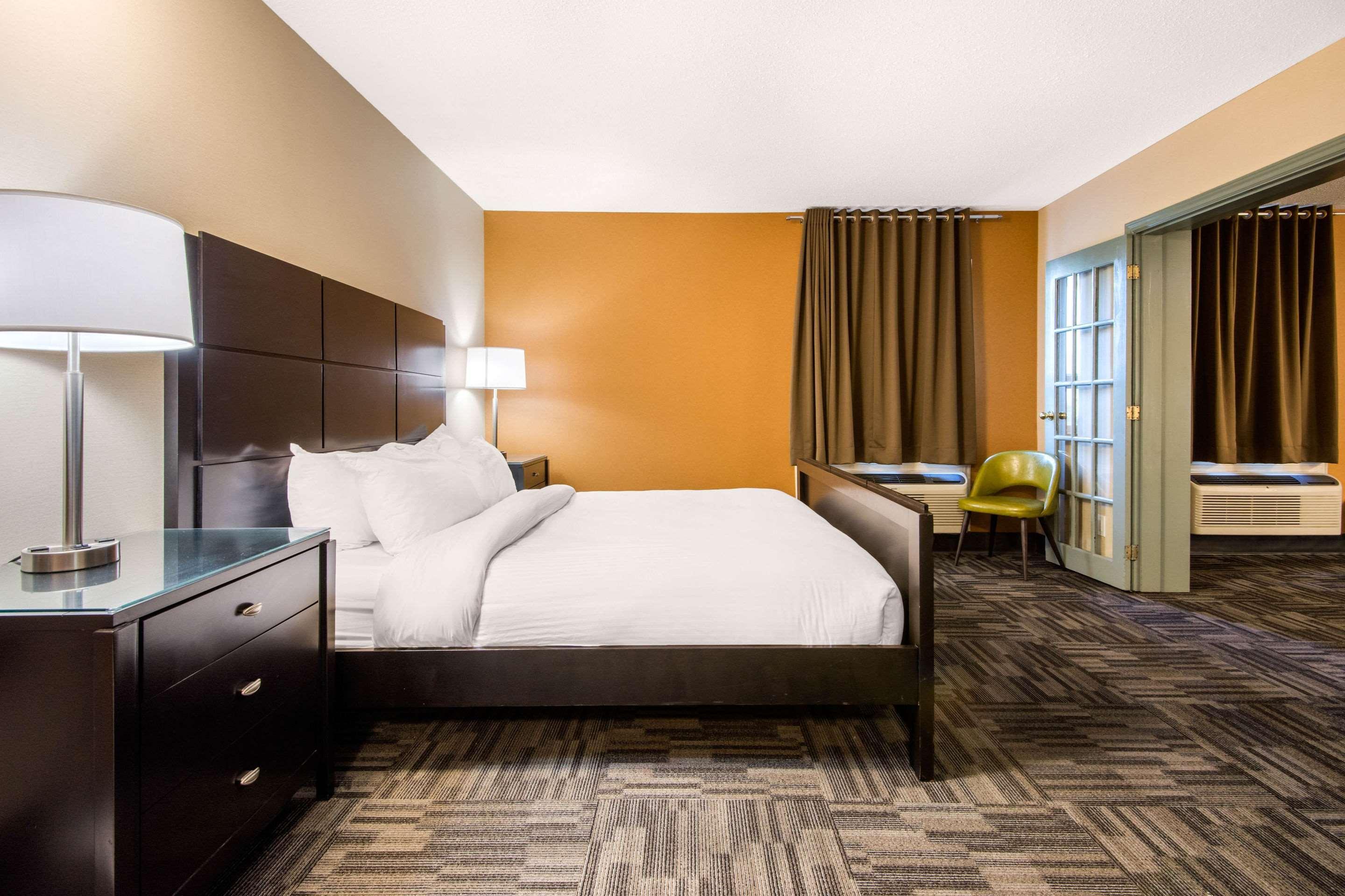 Quality Inn & Conference Centre Orillia Εξωτερικό φωτογραφία