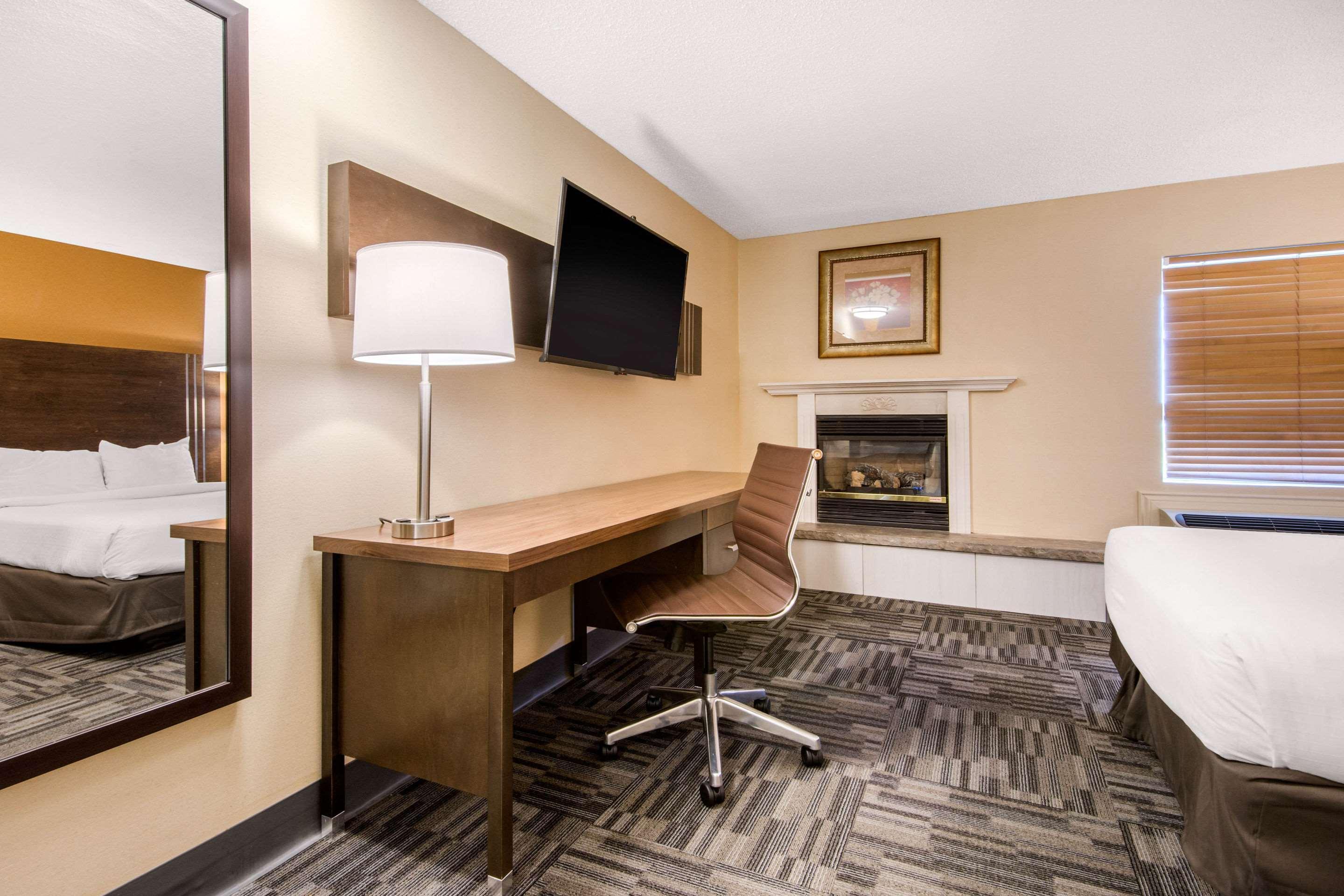 Quality Inn & Conference Centre Orillia Εξωτερικό φωτογραφία