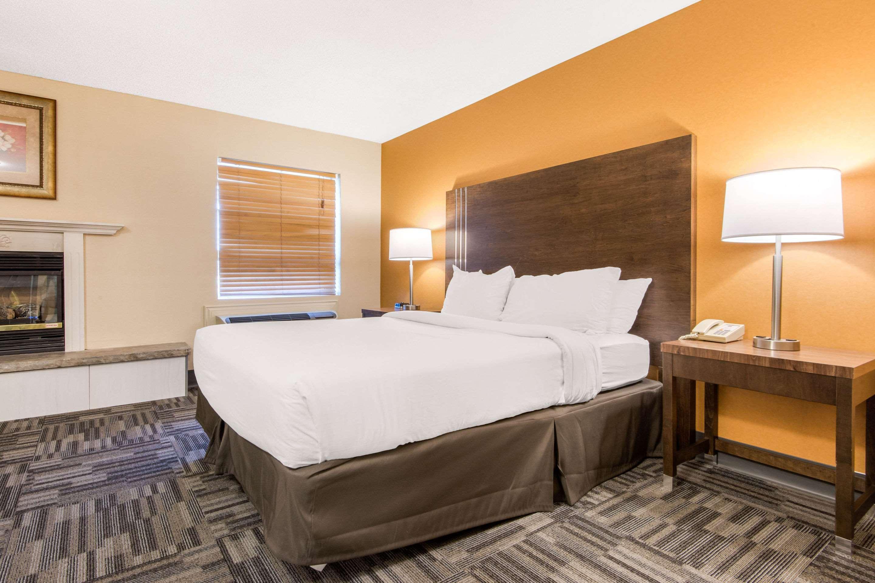 Quality Inn & Conference Centre Orillia Εξωτερικό φωτογραφία